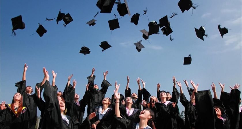 Menghasilkan Lulusan Yang Kompeten dan Profesional
